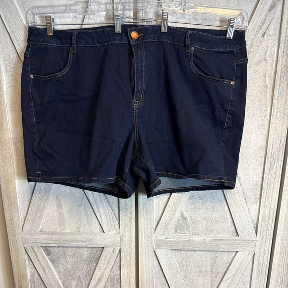 Lane Bryant Pants - Lane Bryant girlfriend shorts SZ28